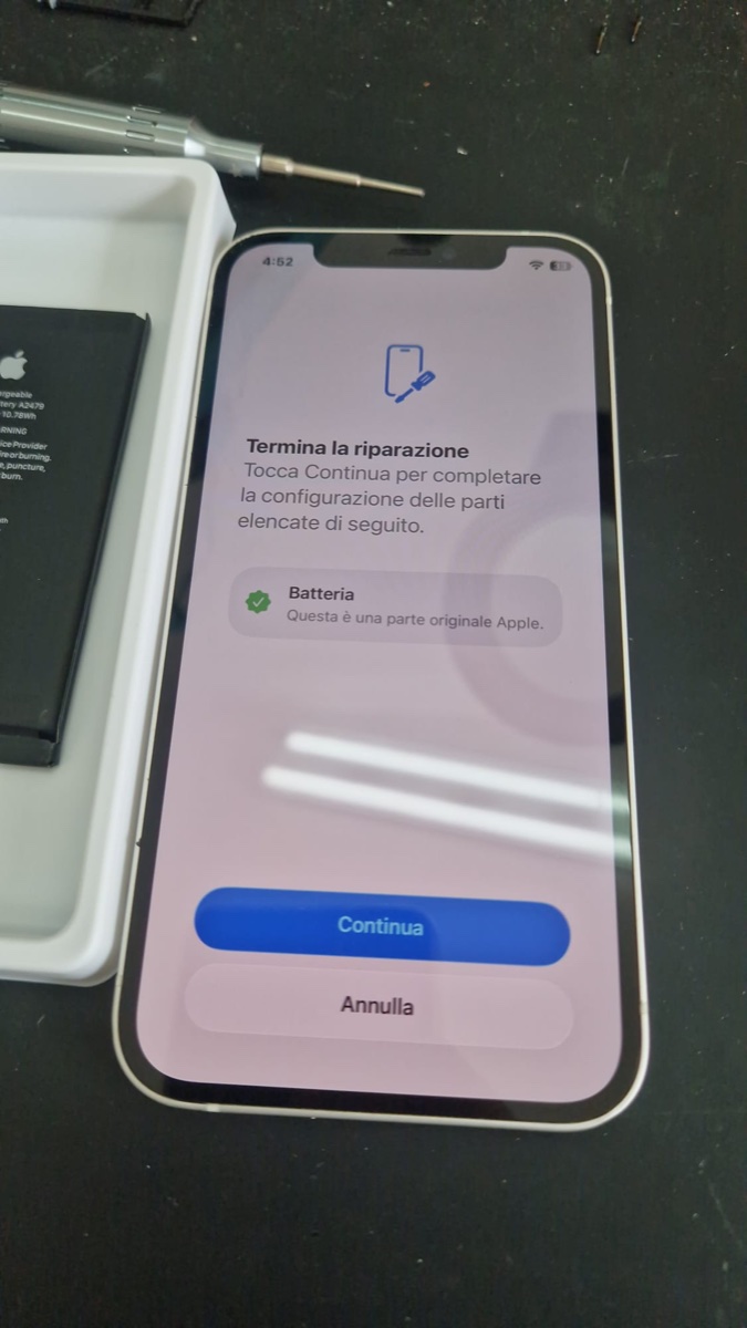 Batteria iPhone genuine Apple con etichetta di provenienza